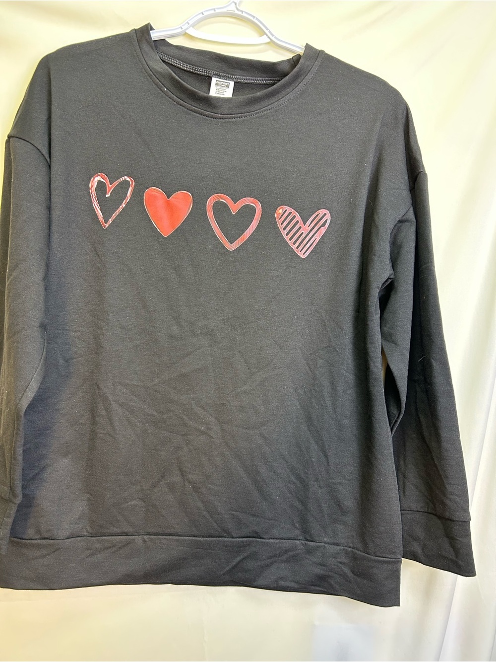 Heart Graphic Lightweight Sweatshirt- Black